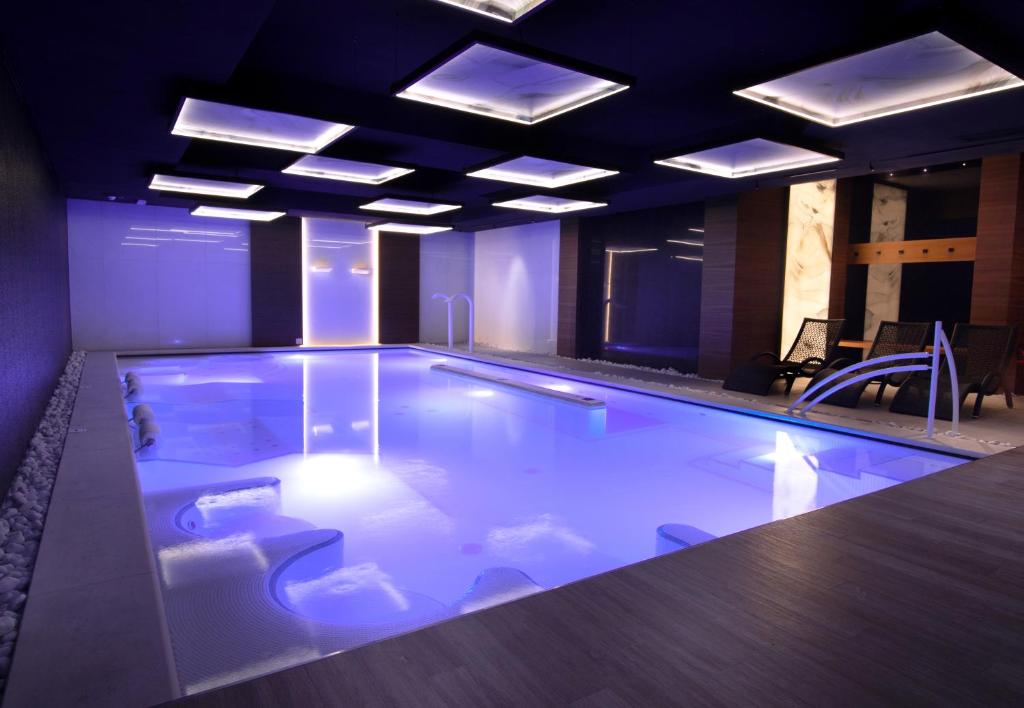 Bazén v ubytování Hotel Ambasciatori nebo v jeho okolí