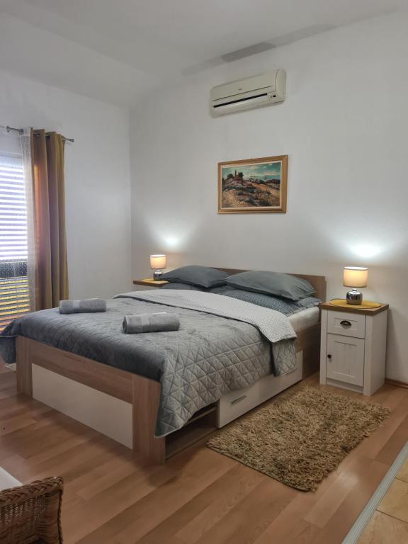 Posteľ alebo postele v izbe v ubytovaní Apartments Marijan
