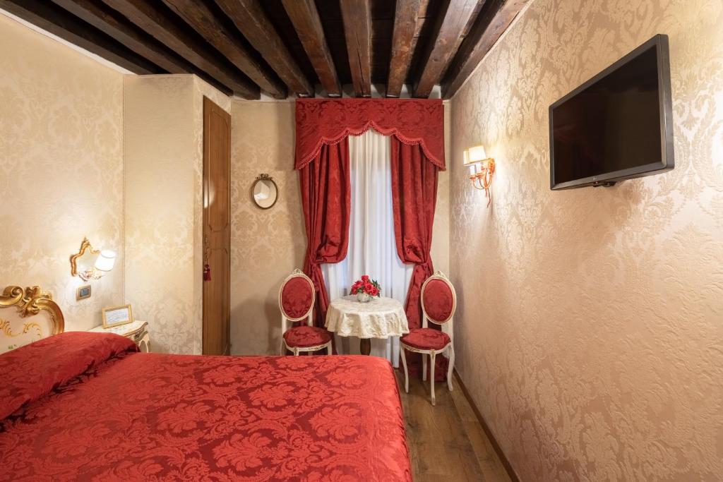 TV a/nebo společenská místnost v ubytování Residenza La Loggia