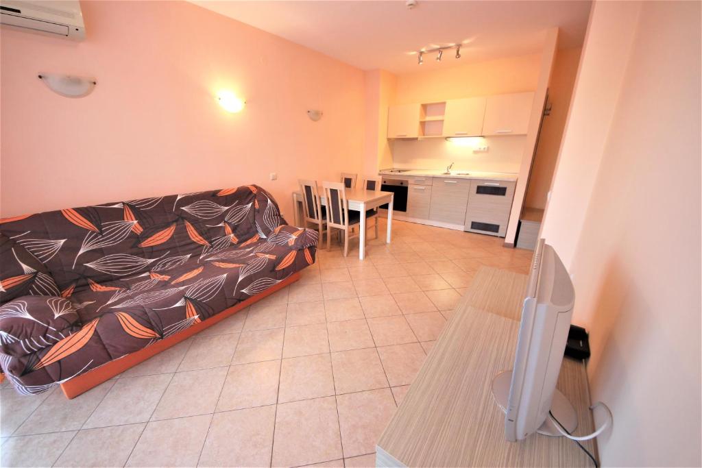 Menada Royal Sun Apartments - Deluxe One-Bedroom Apartment With Pool View