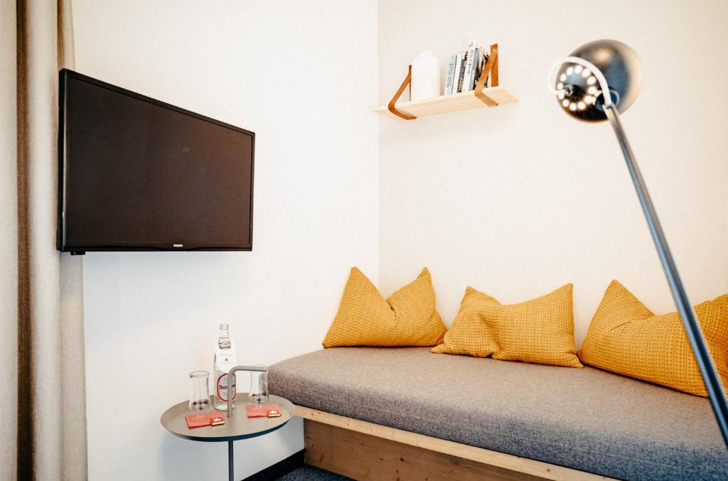 TV a/nebo společenská místnost v ubytování Alpenrose Bayrischzell Hotel