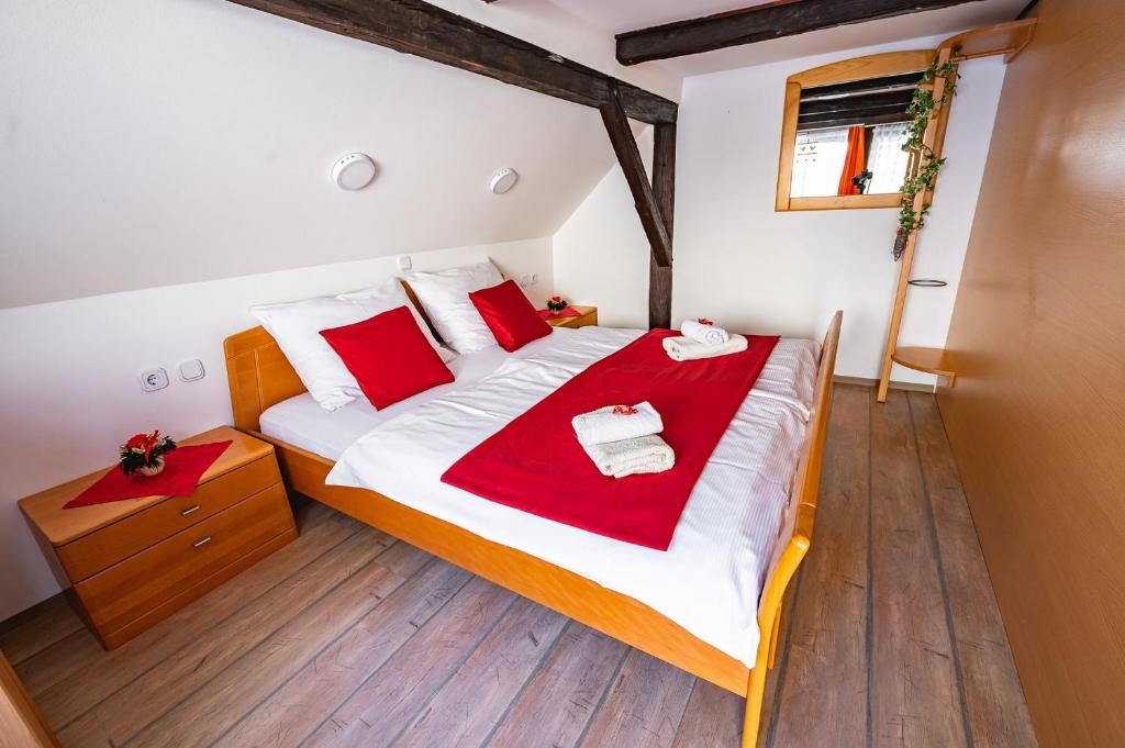 Postel nebo postele na pokoji v ubytování Slovenian Traditional Guest House
