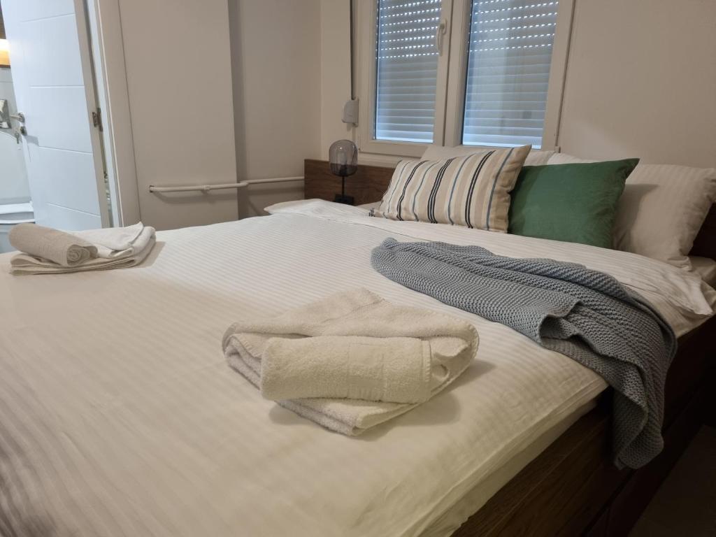Parliament View Apartments - King Room