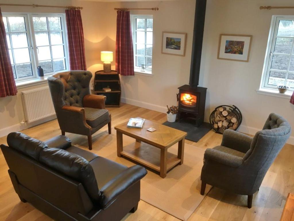 A seating area at Kingfisher Cottage, Port o Tay