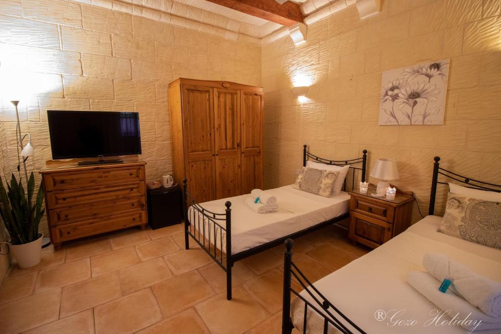 Letto o letti in una camera di Lellux Qala