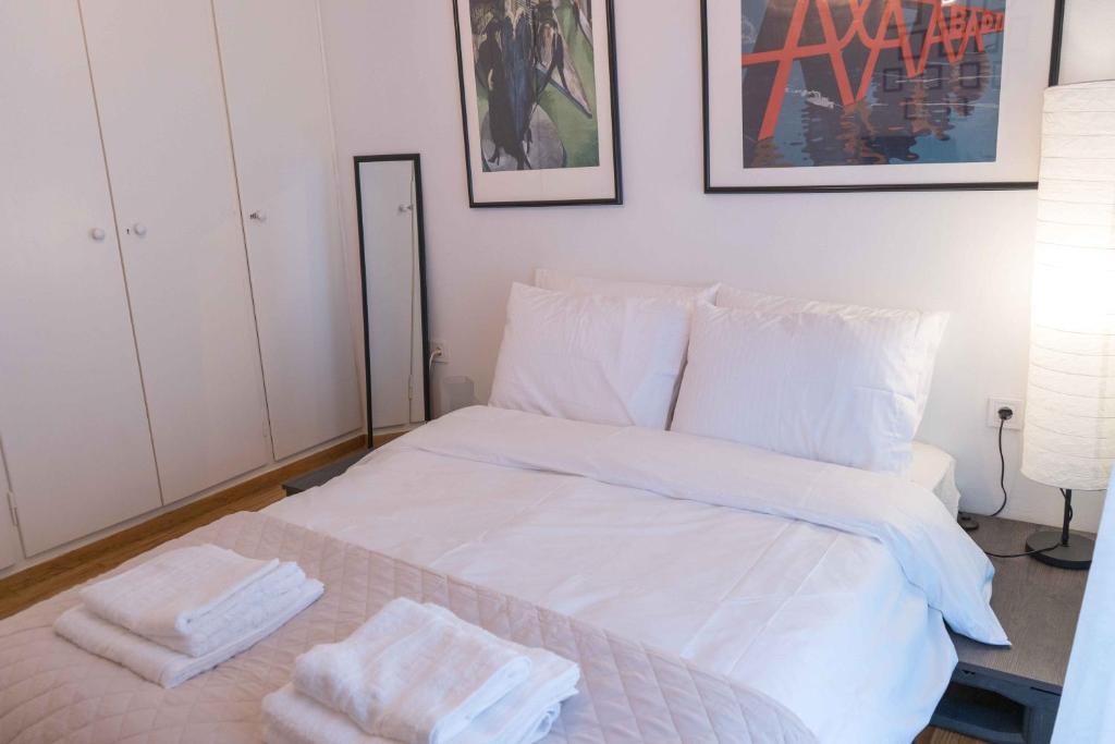 2 bedroom apartment close to Piraeus port
