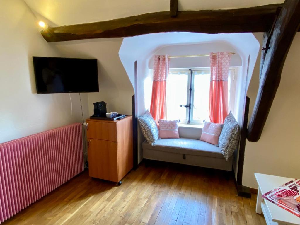 Sans Souci Bed and Breakfast Luxe Heated Pool and Restaurant - 5