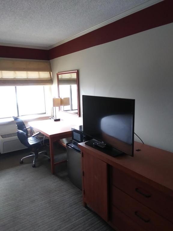 Travelodge by Wyndham Columbus State University - Suite Lit King-Size - Non-Fumeurs
