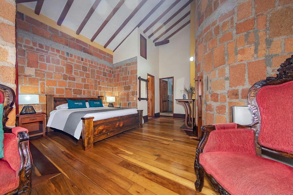 Postel nebo postele na pokoji v ubytování Ayenda Llanogrande Inn