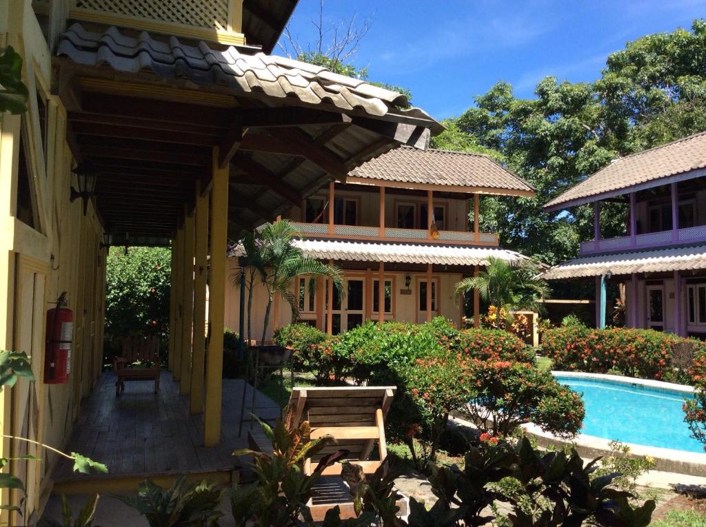 Bazén v ubytování Villas de la Bahia Playa Tambor nebo v jeho okolí