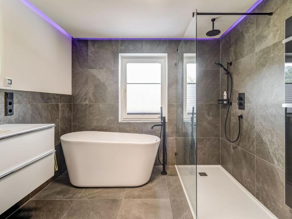 Fotografia z galérie ubytovania High-quality apartment with whirlpool v destinácii Dorf