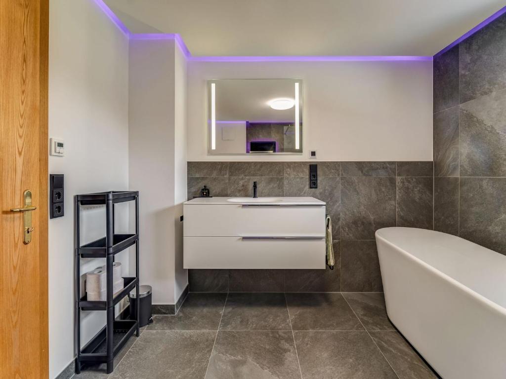 Fotografia z galérie ubytovania High-quality apartment with whirlpool v destinácii Dorf