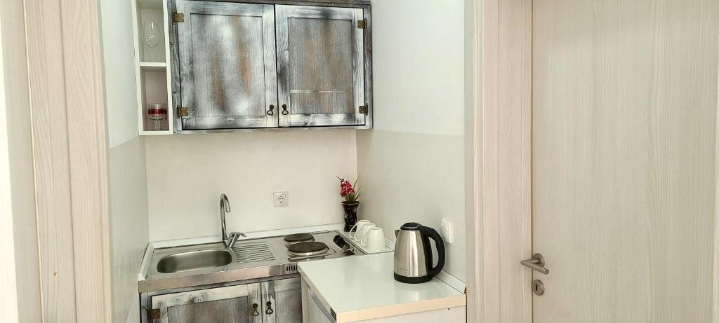 Riviera Inn apartments - 16