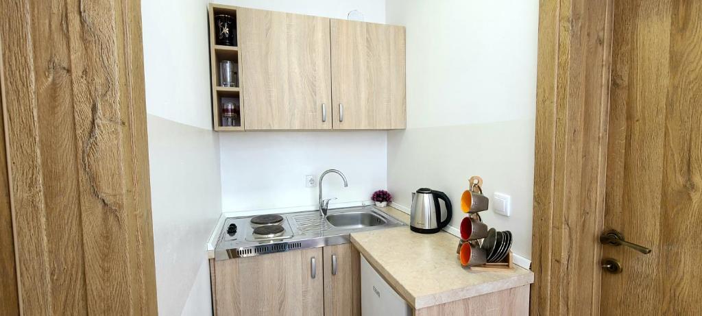 Riviera Inn apartments - 17