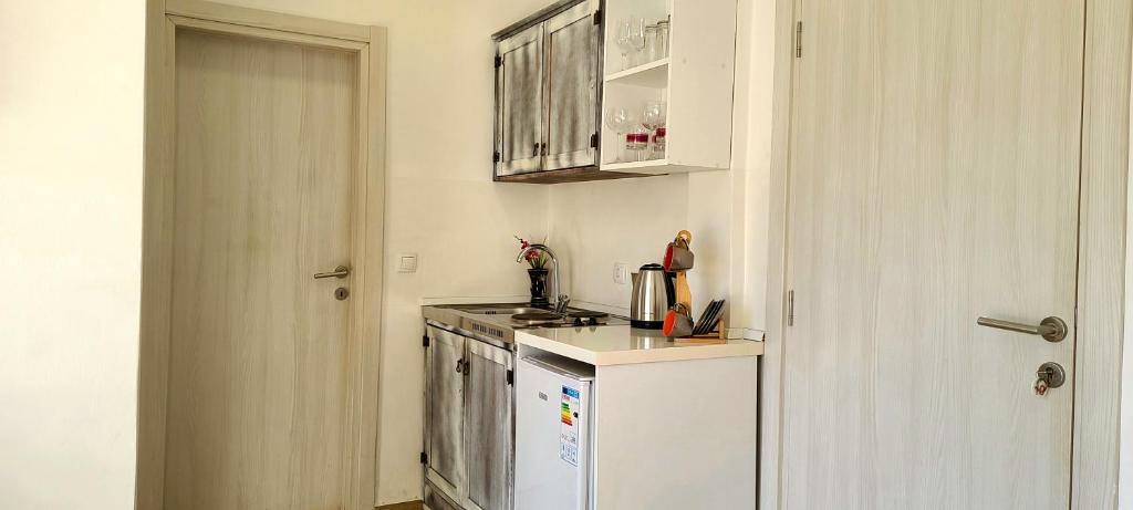 Riviera Inn apartments - 18