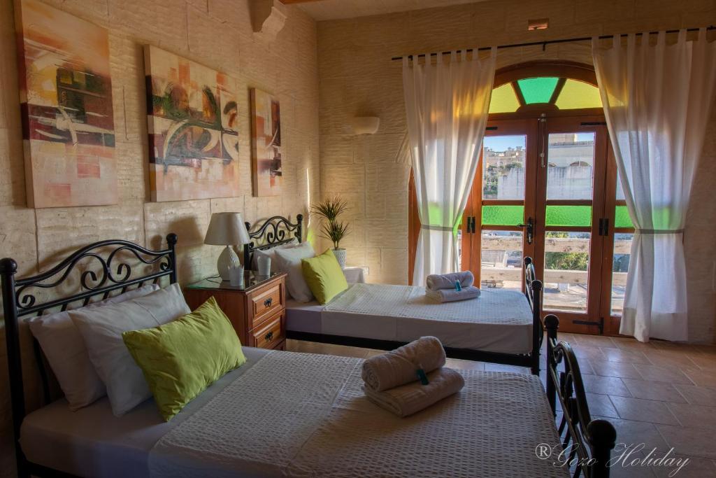 Letto o letti in una camera di Lellux Qala