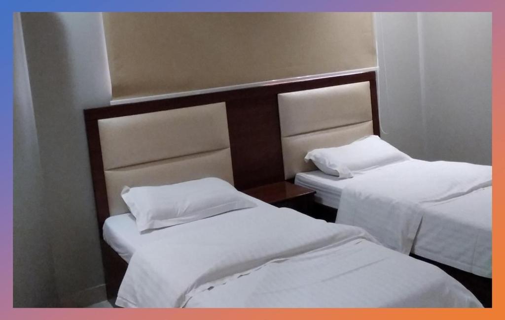 Ένα ή περισσότερα κρεβάτια σε δωμάτιο στο شاليهات خالد