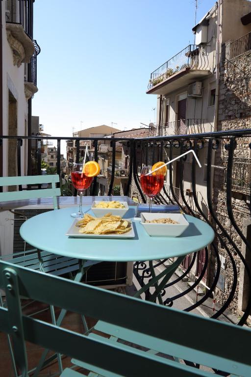 A balcony or terrace at Casa Antico Borgo Cuseni
