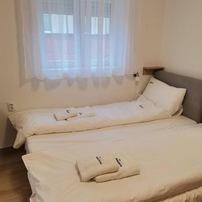 Postel nebo postele na pokoji v ubytování Vila Lux Nedeljkovic Gornja Trepca