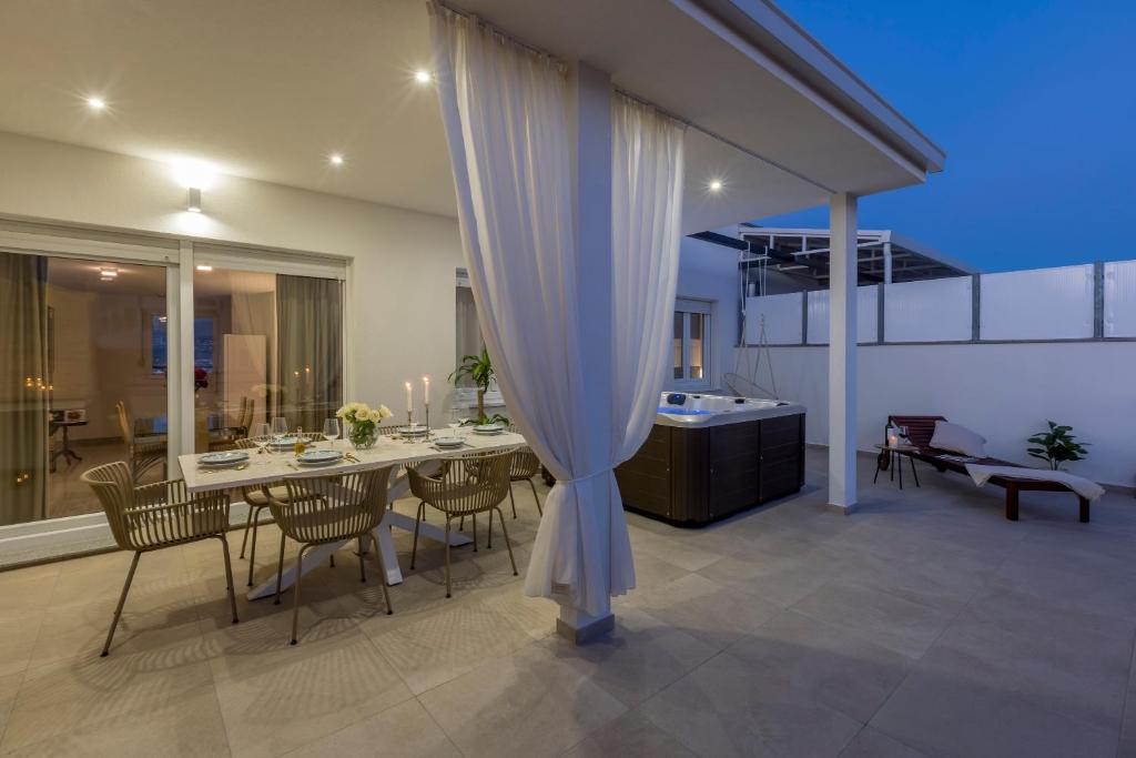 Balkón alebo terasa v ubytovaní Luxury rooftop apartment Zalato
