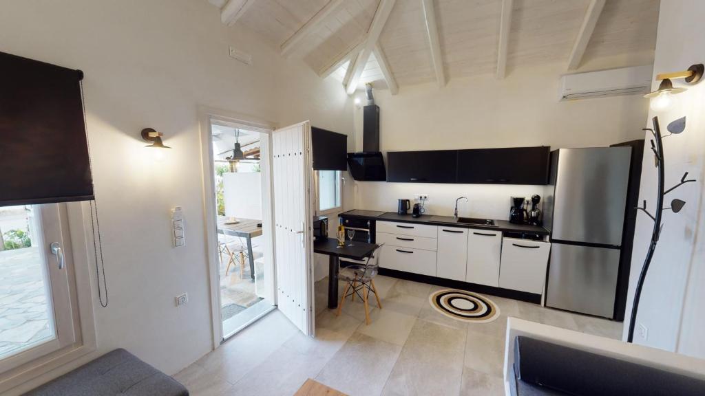 Kuchyňa alebo kuchynka v ubytovaní Yalos luxury home