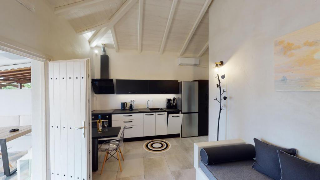 Kuchyňa alebo kuchynka v ubytovaní Yalos luxury home