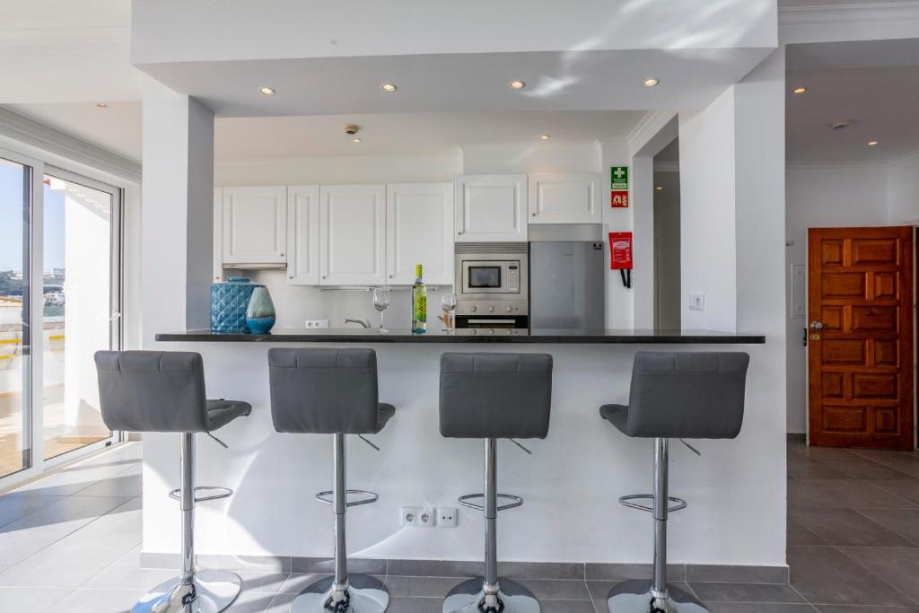 A cozinha ou cozinha compacta de Old Town Beach Apartments