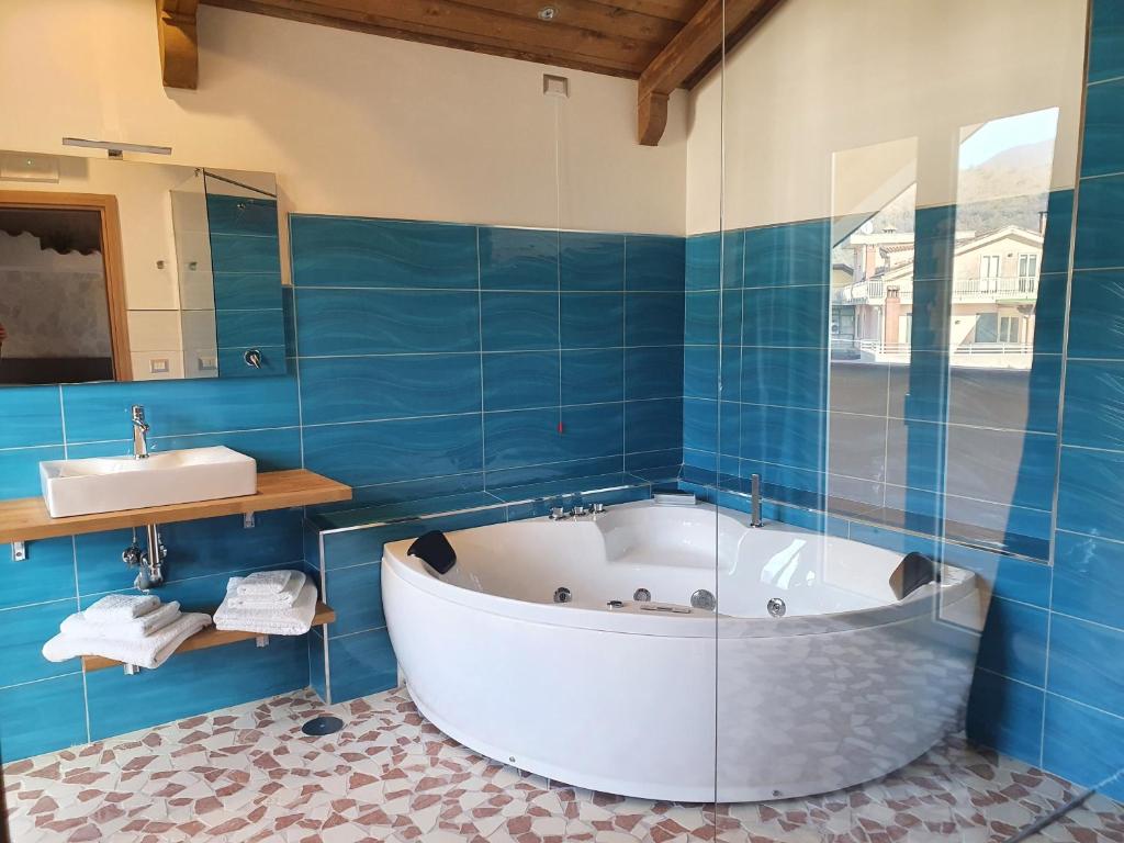 Kúpeľňa v ubytovaní Setteabbracci Suite & Apartments