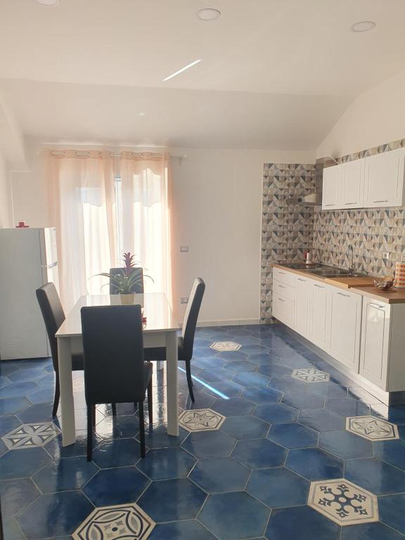 Kuchyňa alebo kuchynka v ubytovaní Setteabbracci Suite & Apartments