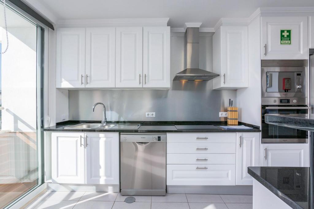 A cozinha ou cozinha compacta de Old Town Beach Apartments