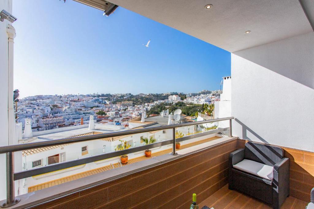 Uma varanda ou terraço em Old Town Beach Apartments