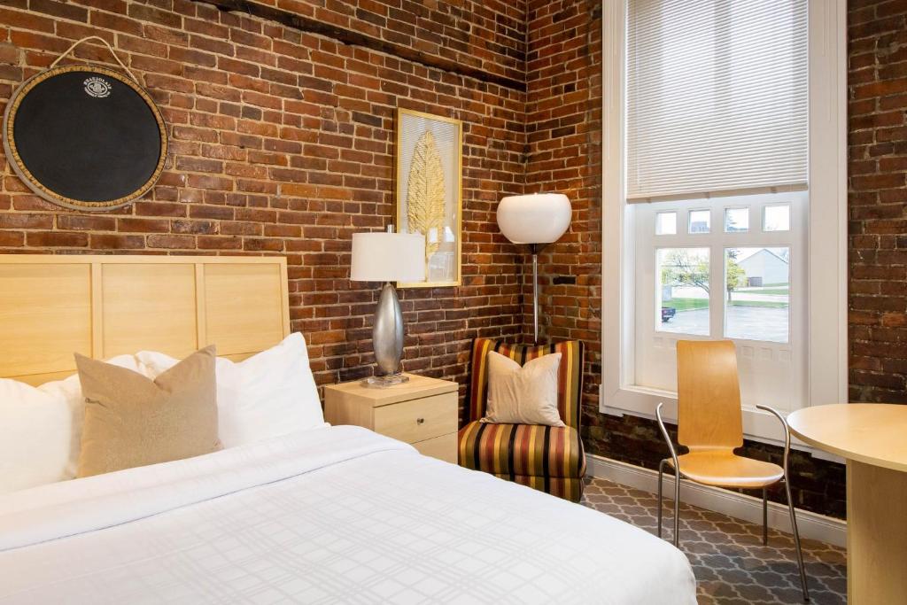 Postel nebo postele na pokoji v ubytování Retro Suites Hotel