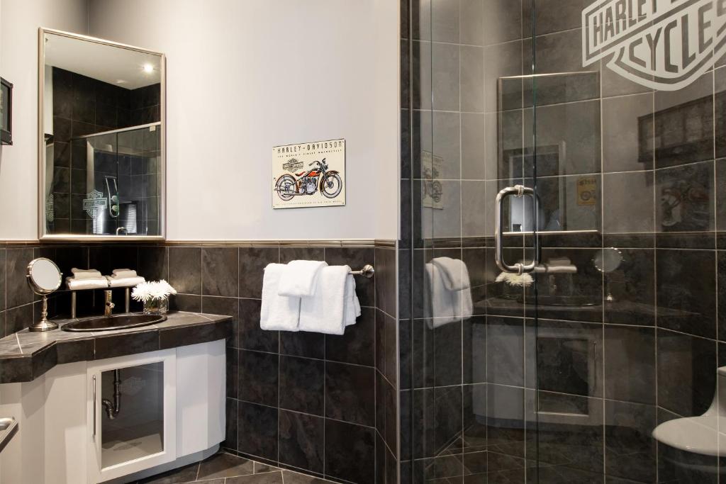 Koupelna v ubytování Retro Suites Hotel