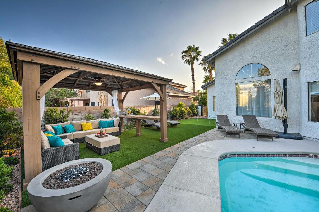 Piscina a Top-Notch Las Vegas Oasis with Games, Golf and More! o a prop
