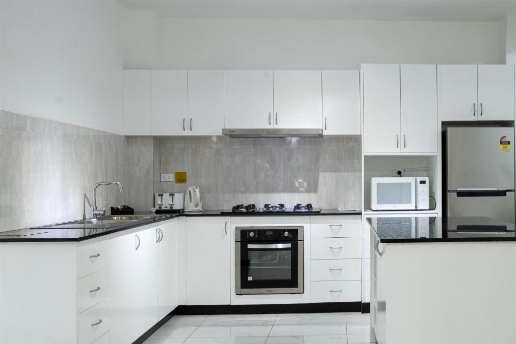 Kuchyň nebo kuchyňský kout v ubytování Coastal Suites Fiji
