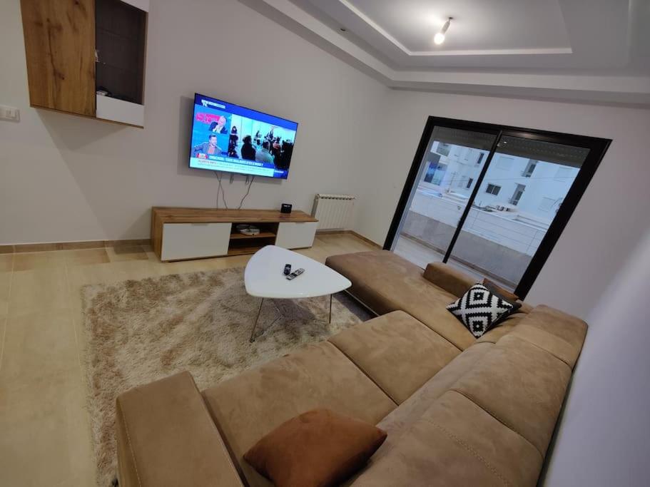 VHS & Luxury apartment 10 min from the airport - Housity
