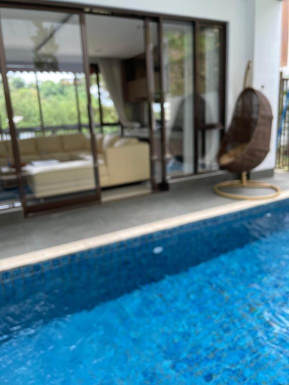 Platinum Dago Resort villa 15px Private Pool Bandung 내부 또는 인근 수영장