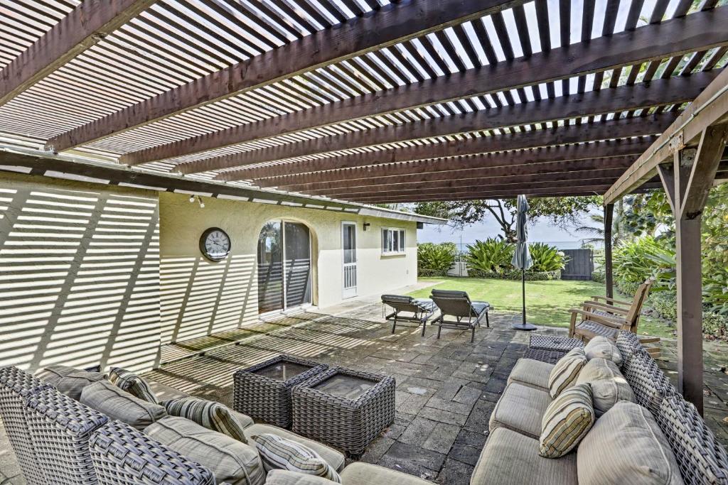 Fotografie z fotogalerie ubytování Beachfront Waimanalo Home with Pergola and Ocean Views v destinaci Waimanalo
