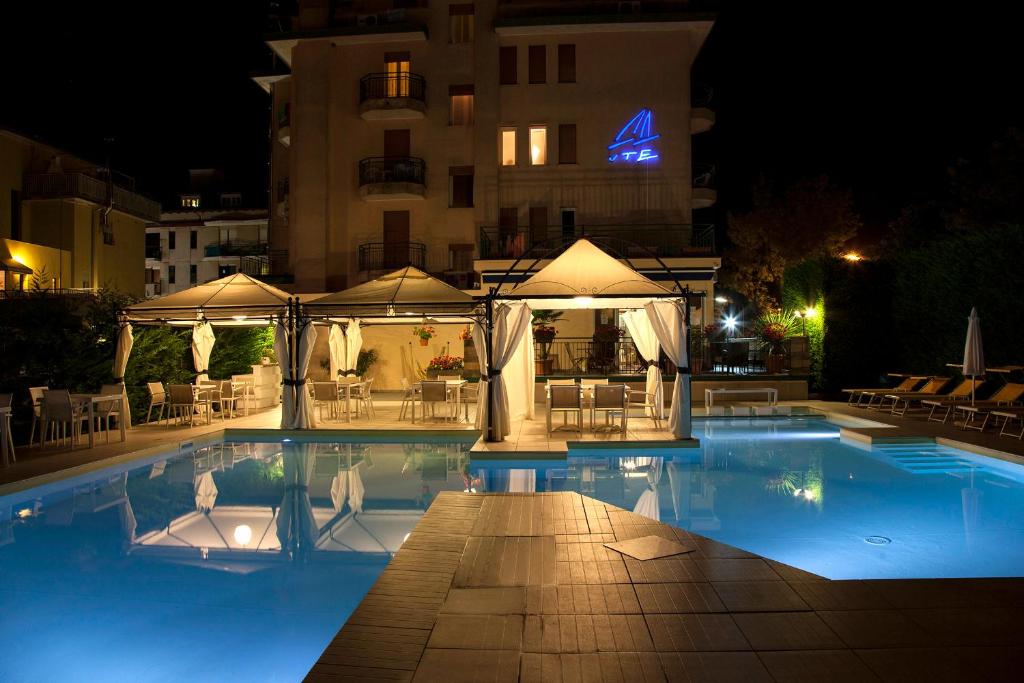 Bazén v ubytování Ute Hotel nebo v jeho okolí