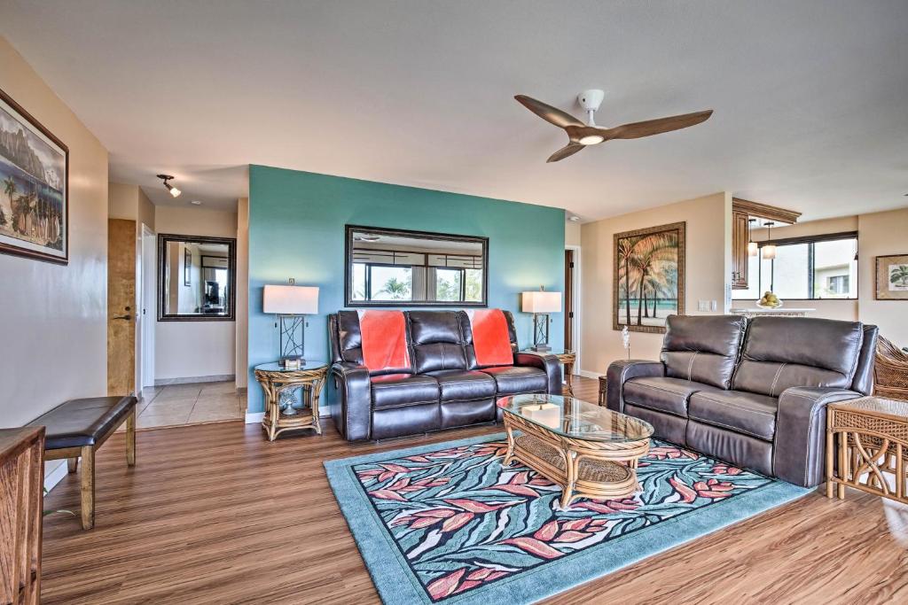 Posezení v ubytování Kailua-Kona Condo with Pool and Ocean Views