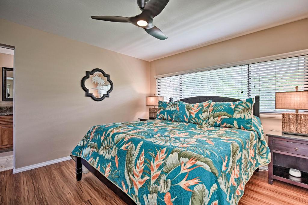 Postel nebo postele na pokoji v ubytování Kailua-Kona Condo with Pool and Ocean Views