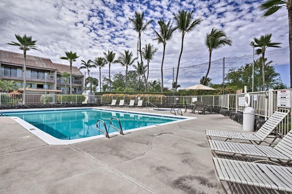 Bazén v ubytování Kailua-Kona Condo with Pool and Ocean Views nebo v jeho okolí