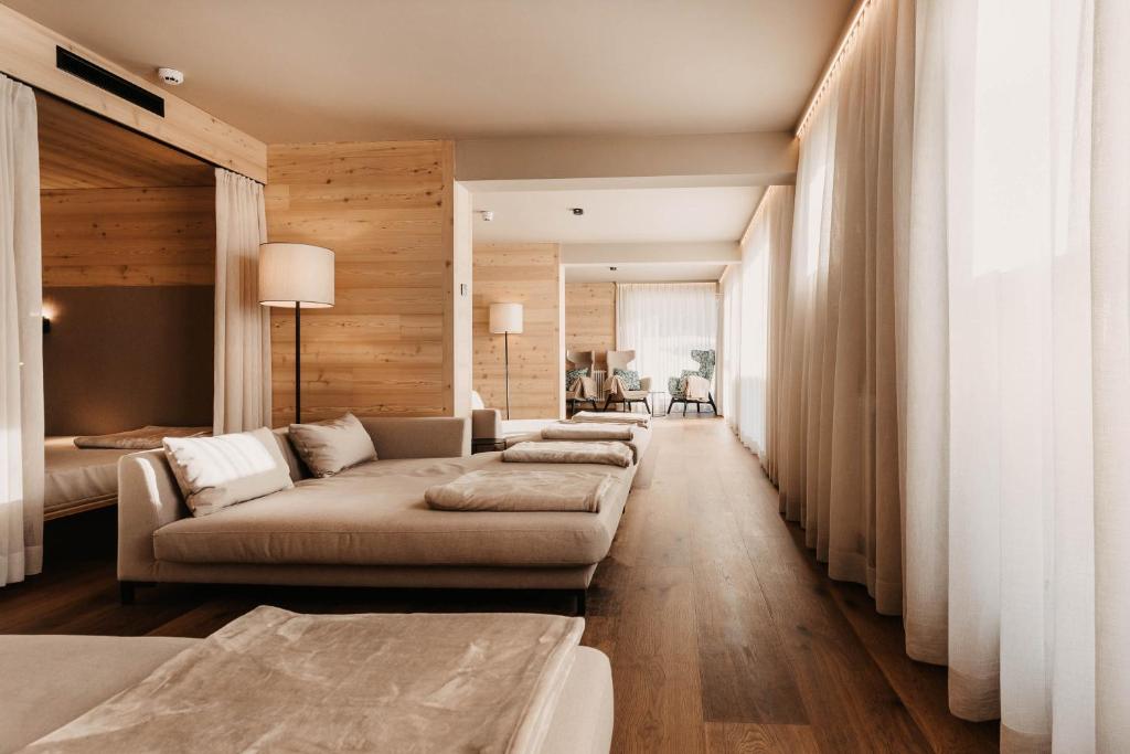 Posezení v ubytování Hofgut Apartment & Lifestyle Resort Wagrain
