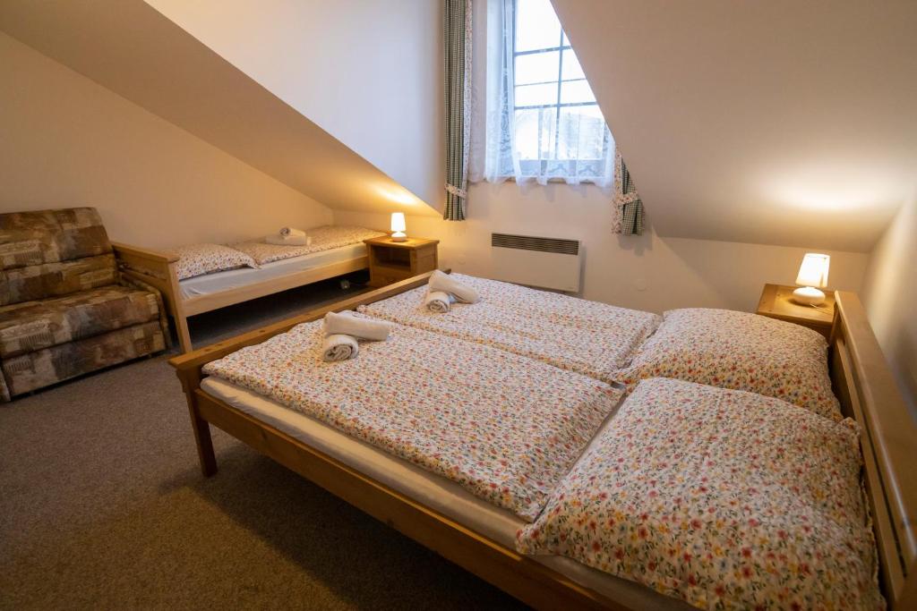 Postel nebo postele na pokoji v ubytování Penzion BEAKO na "Pinglu"
