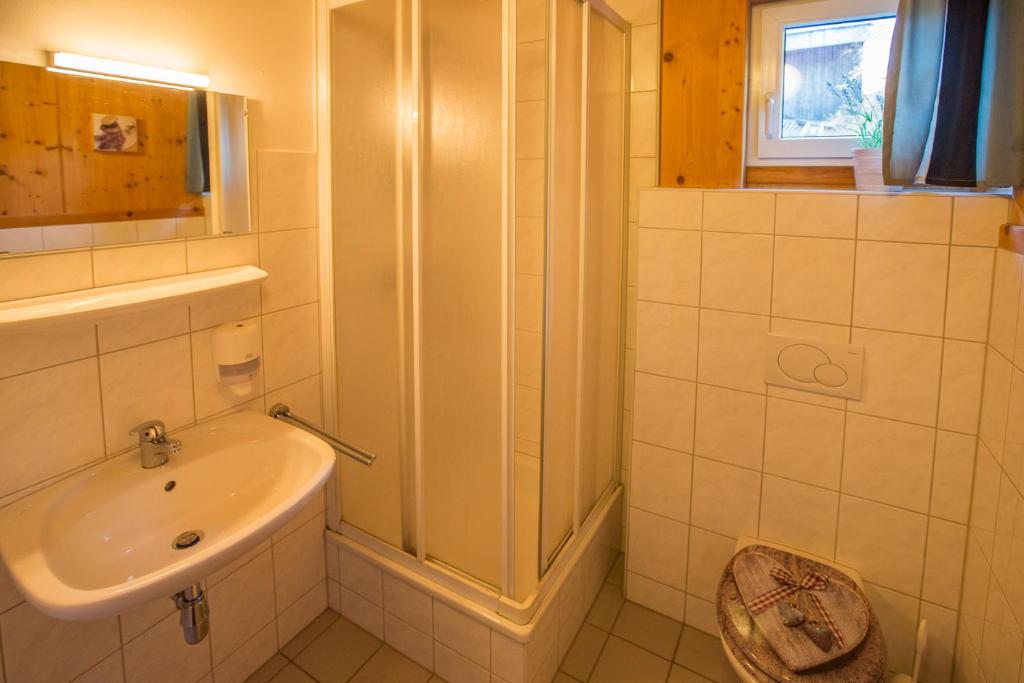 Koupelna v ubytování Feriendorf Tauerngast