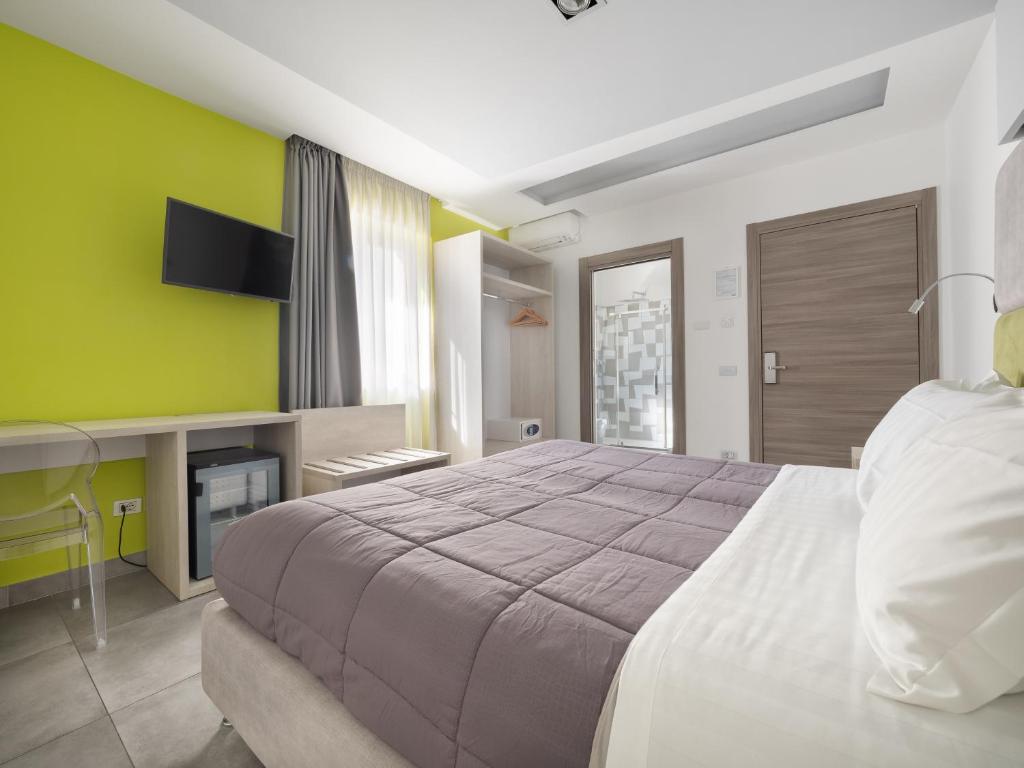 Postel nebo postele na pokoji v ubytování Orange Suites - De Vivo Realty Sorrento