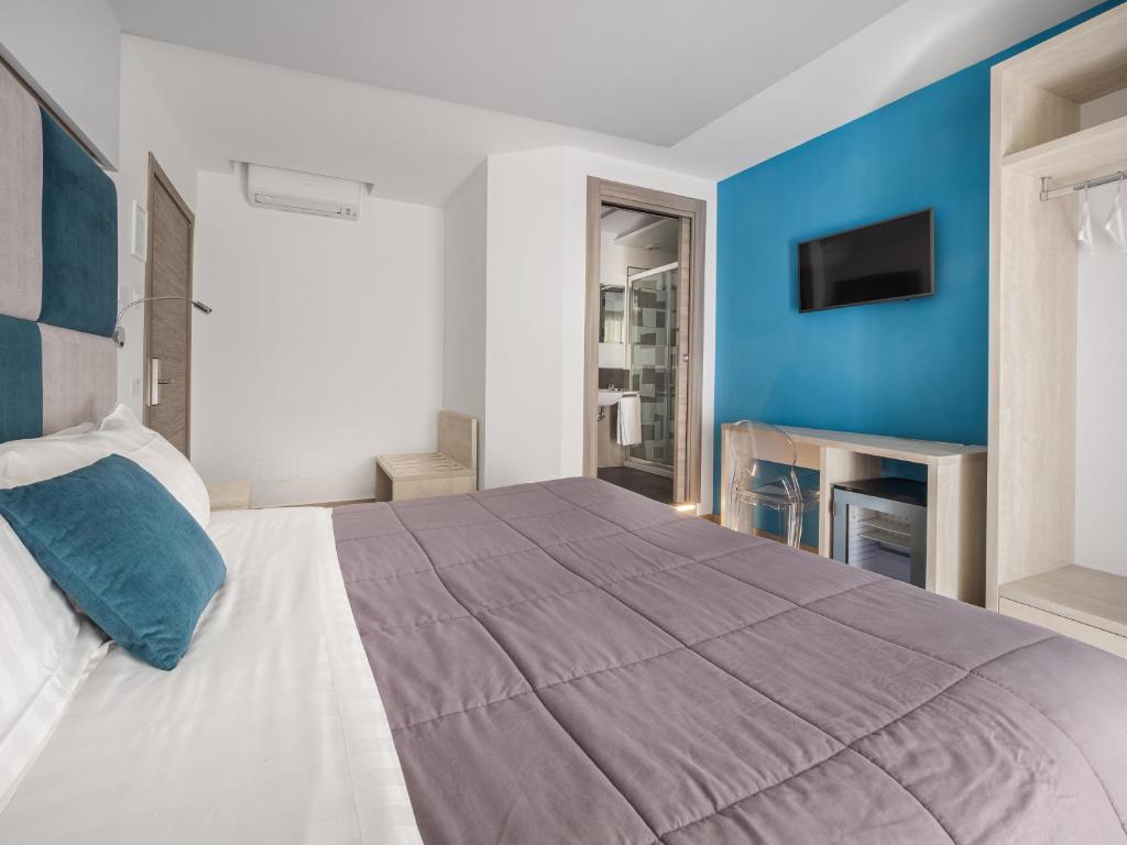 Postel nebo postele na pokoji v ubytování Orange Suites - De Vivo Realty Sorrento