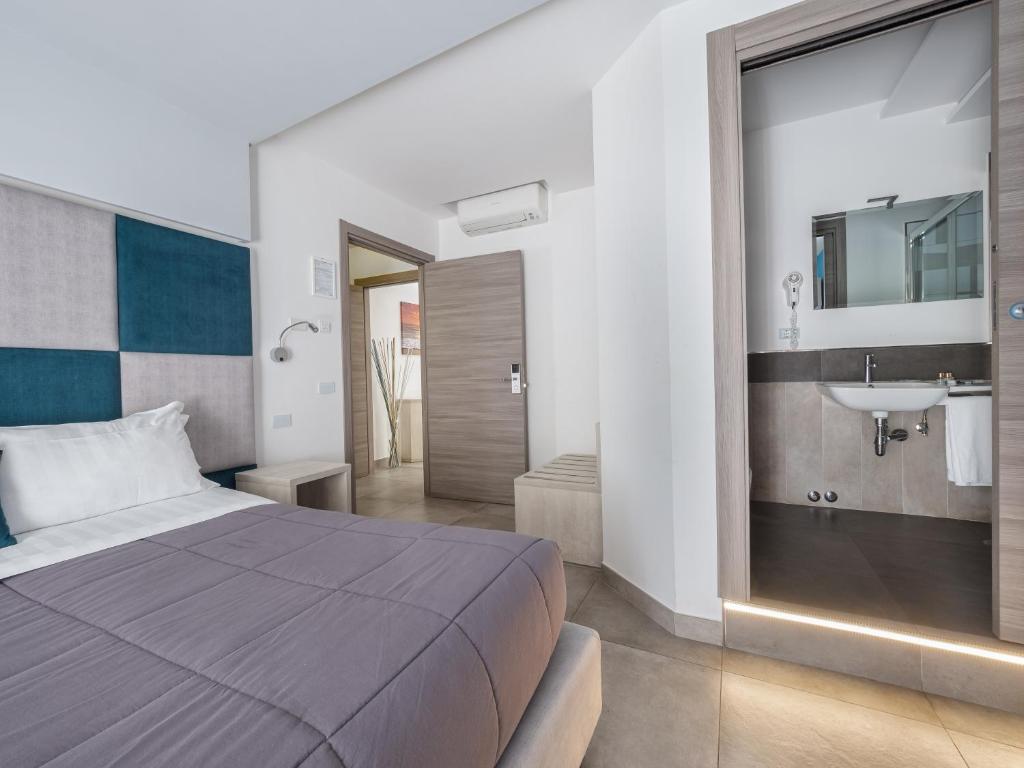 Postel nebo postele na pokoji v ubytování Orange Suites - De Vivo Realty Sorrento