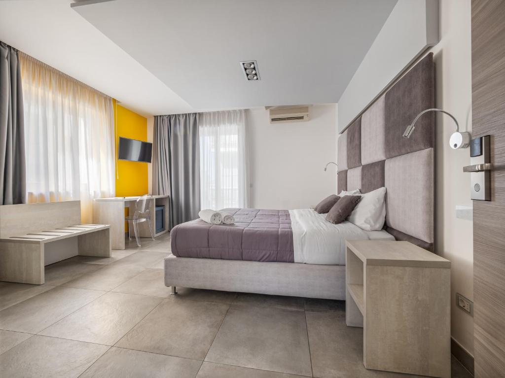 Postel nebo postele na pokoji v ubytování Orange Suites - De Vivo Realty Sorrento