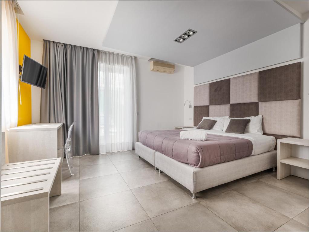 Postel nebo postele na pokoji v ubytování Orange Suites - De Vivo Realty Sorrento